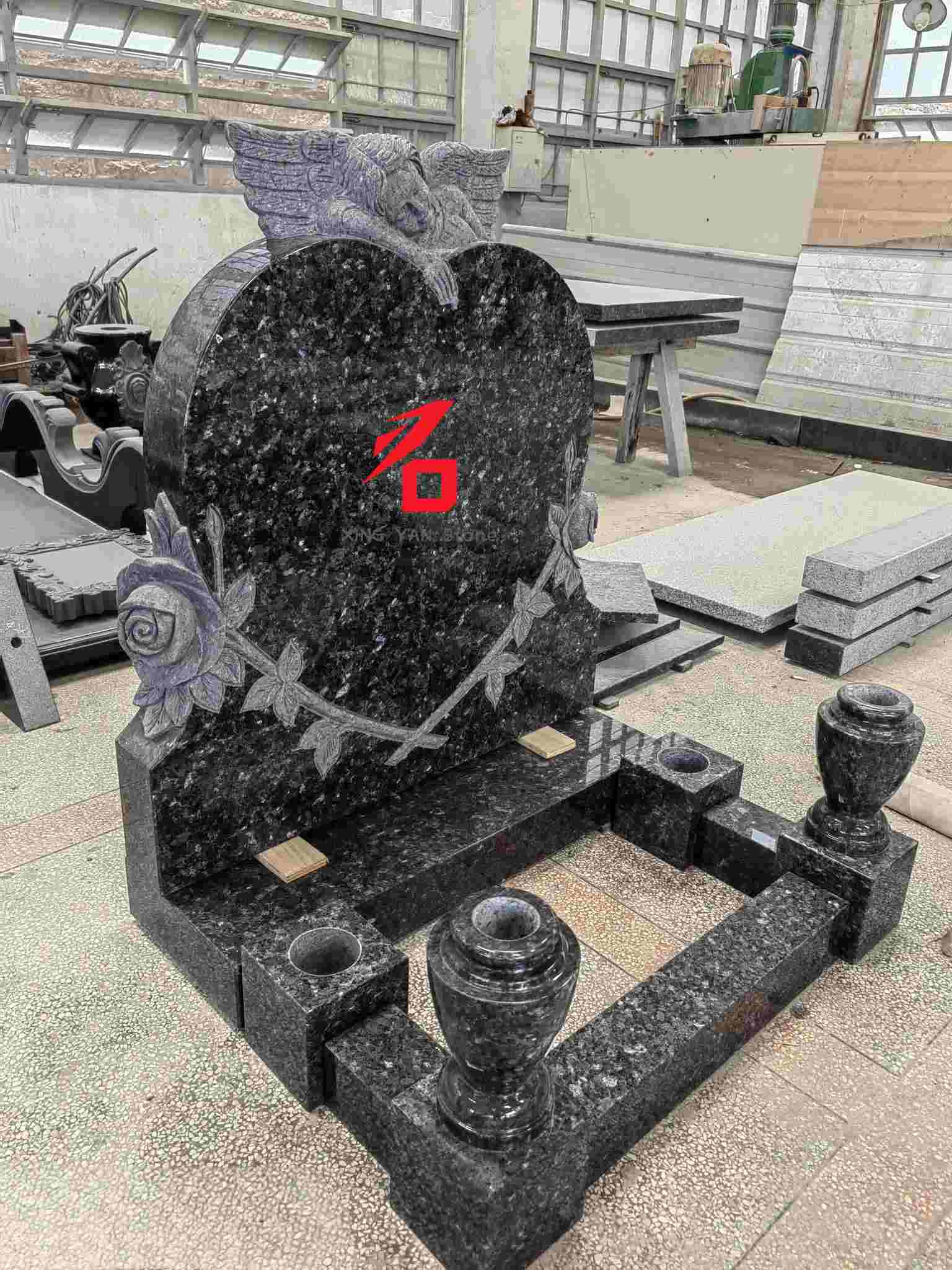 TOMBSTONE ທີ່ມີຮູບຊົງທີ່ມີຮູບຫົວໃຈ